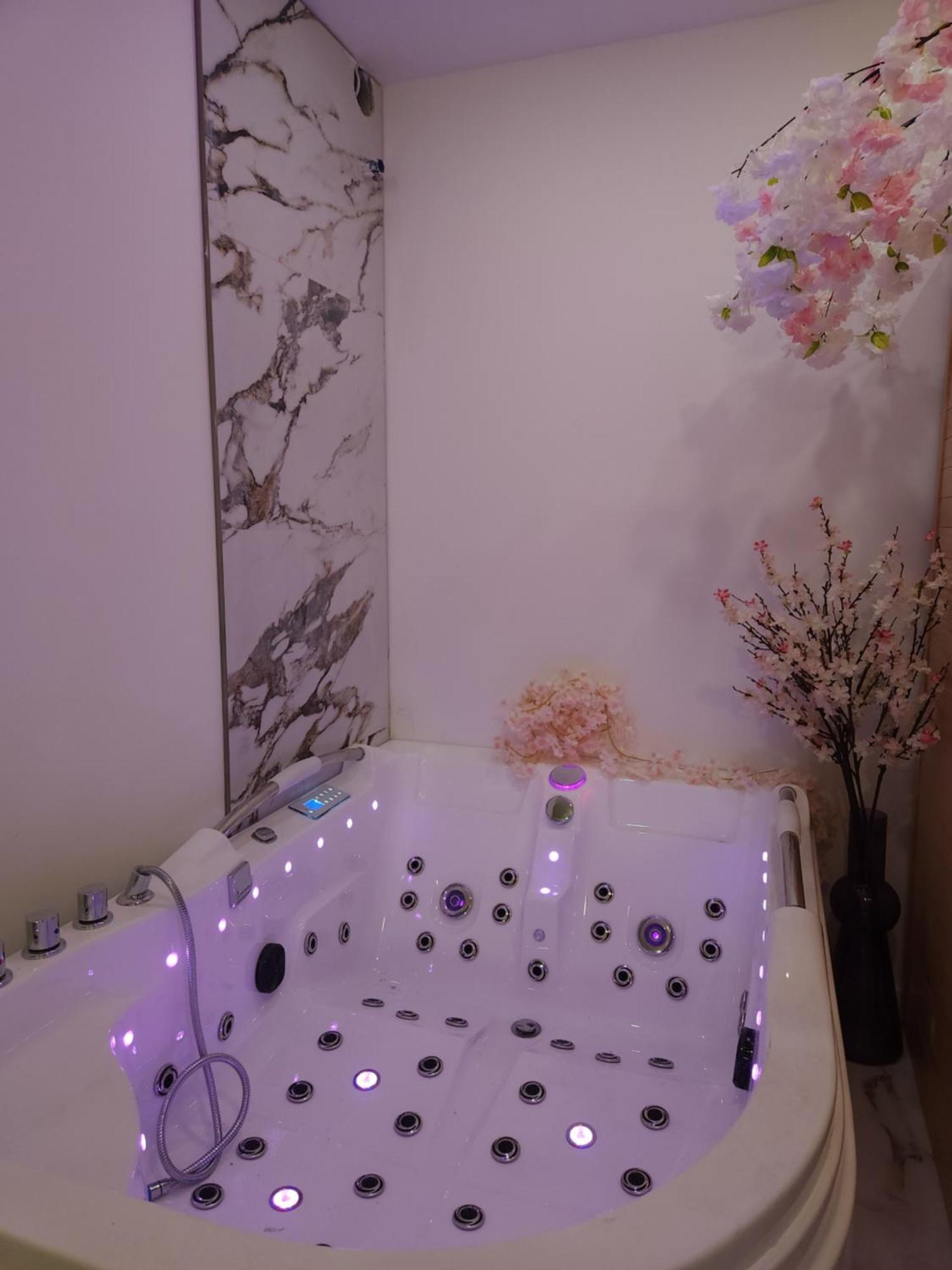 New In Gdansk! Red Room In The Heart Of Gdansk - Bdsm - With A Luxury Jacuzzi And Access To A Sauna Exterior photo