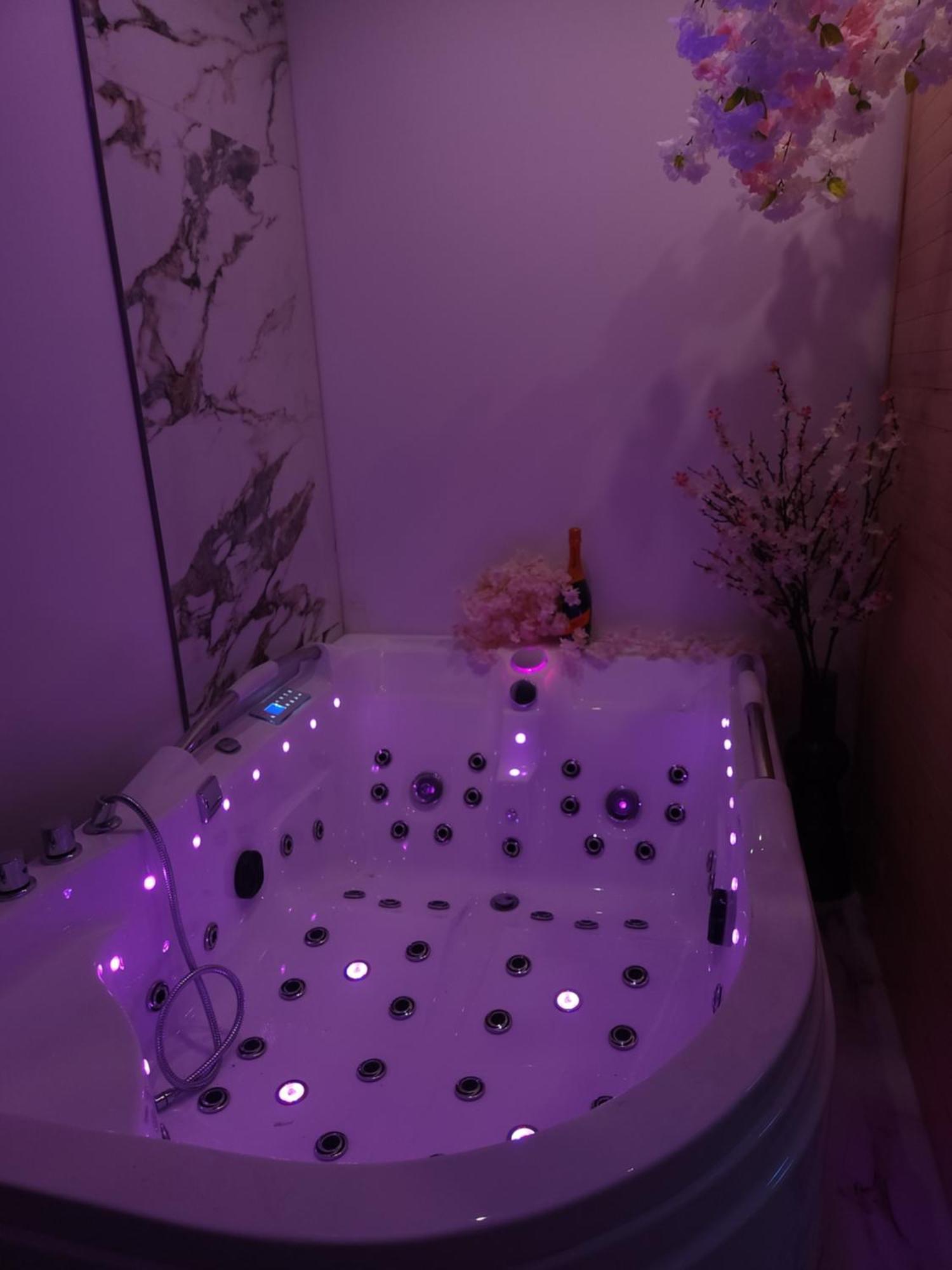 New In Gdansk! Red Room In The Heart Of Gdansk - Bdsm - With A Luxury Jacuzzi And Access To A Sauna Exterior photo